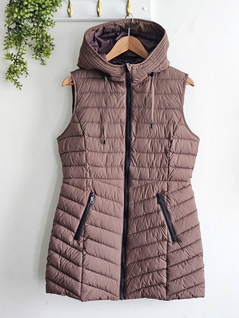 Bernardo EcoPlume Hooded Puffer Longer Vest Brown Mauve NWT Women’s Medium